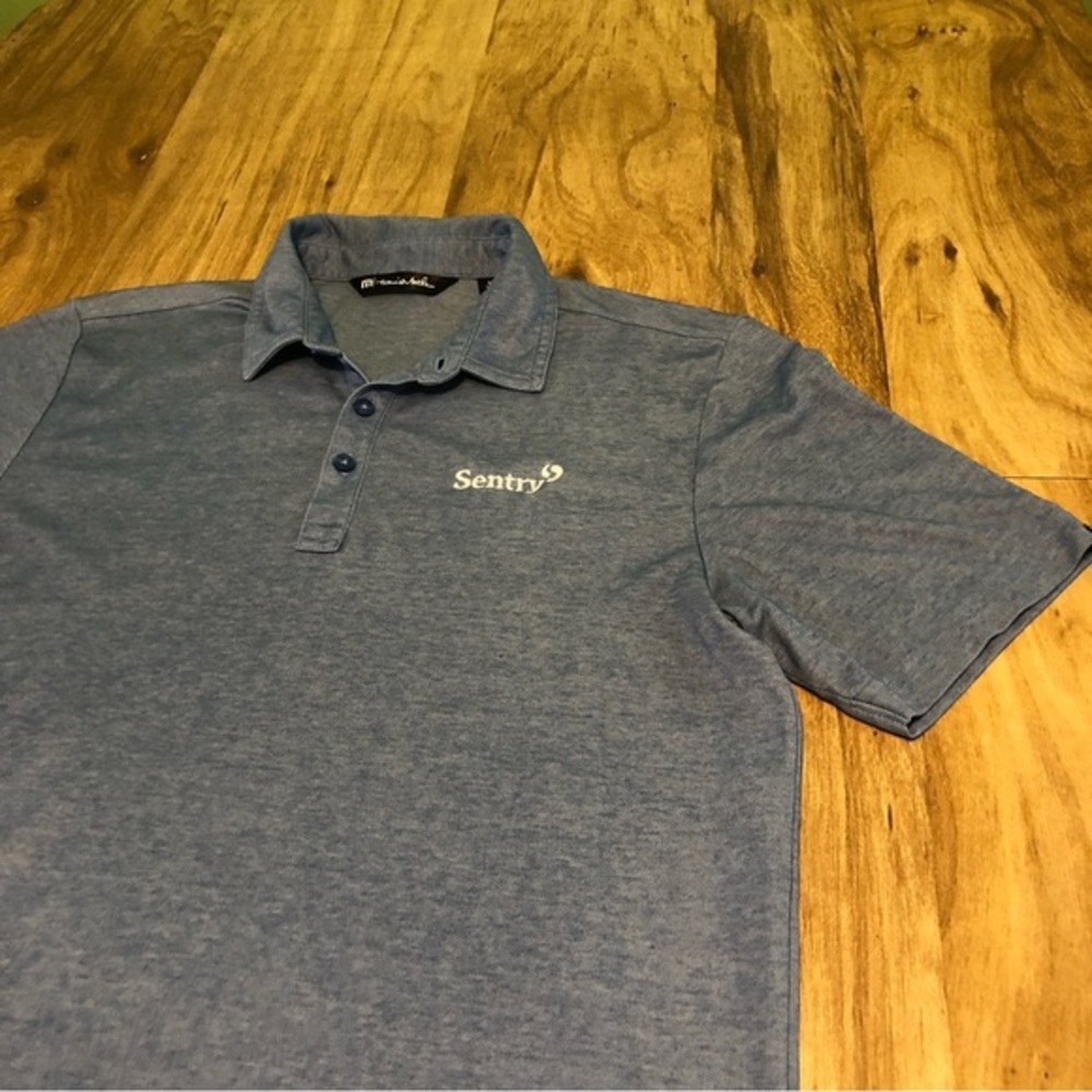 Travis Mathew Sentry Chest Logo Blue Short Sleeve Golf Shirt Polo
Mens Medium